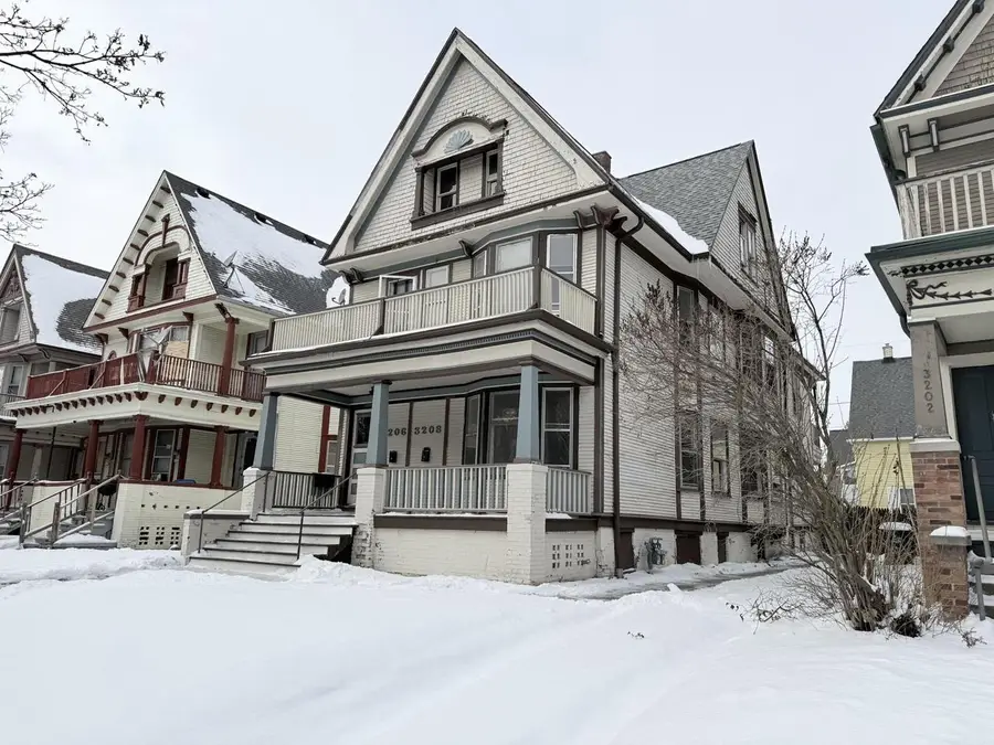3206 W Mckinley BOULEVARD, Milwaukee, WI 53208 - #3