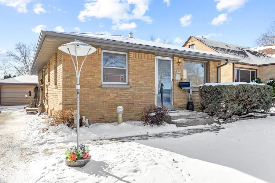 2813 E Allerton AVENUE, Saint Francis, WI 53235 - Image #2