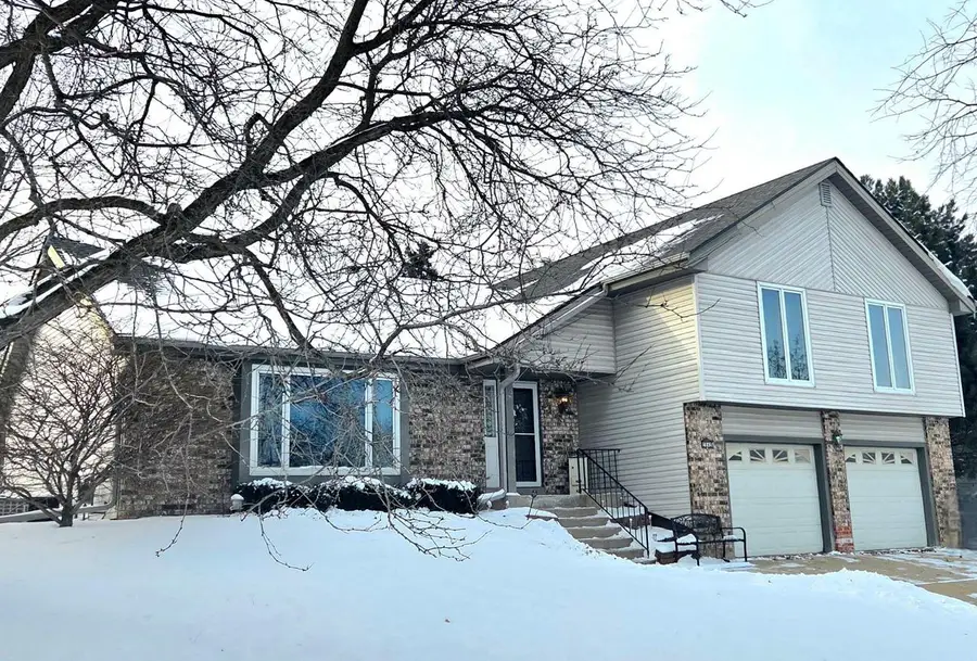 2842 Coventry LANE, Waukesha, WI 53188 - #2