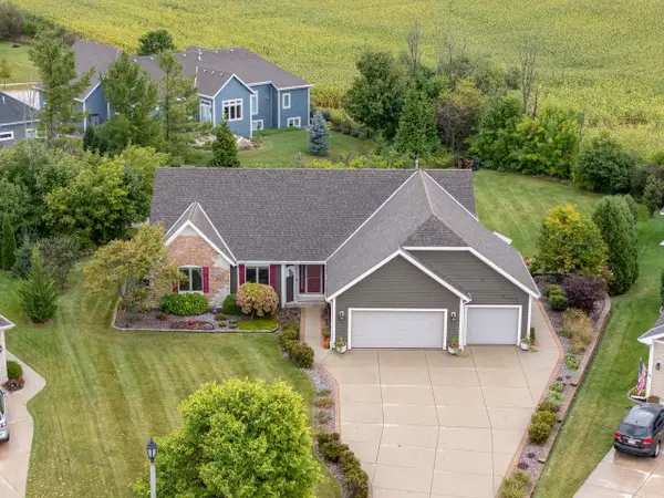 1526 Pine Cone TRAIL, Port Washington, WI 53074