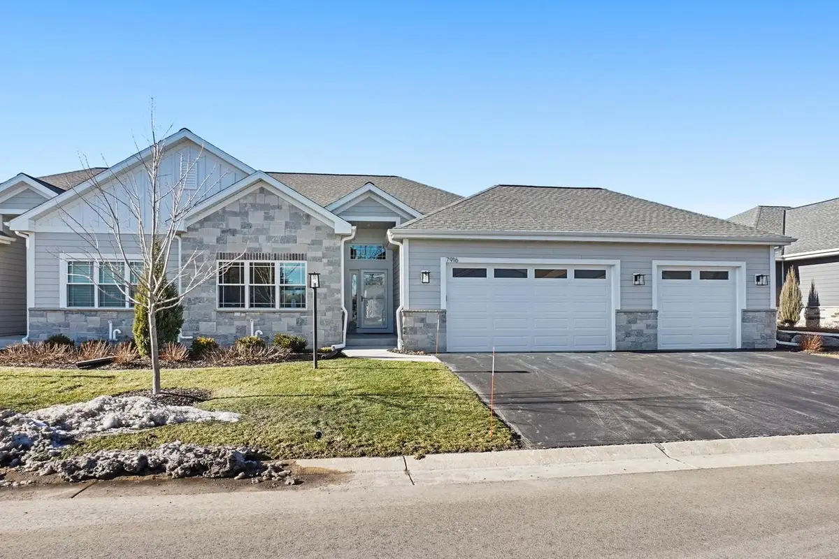 7916 E Stone Ridge DRIVE, Lannon, WI 53046 - Image #1
