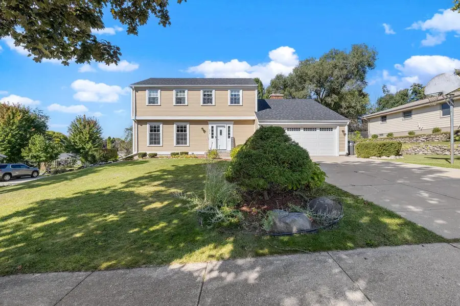 504 Rawlins DRIVE, Waukesha, WI 53188 - Image #2