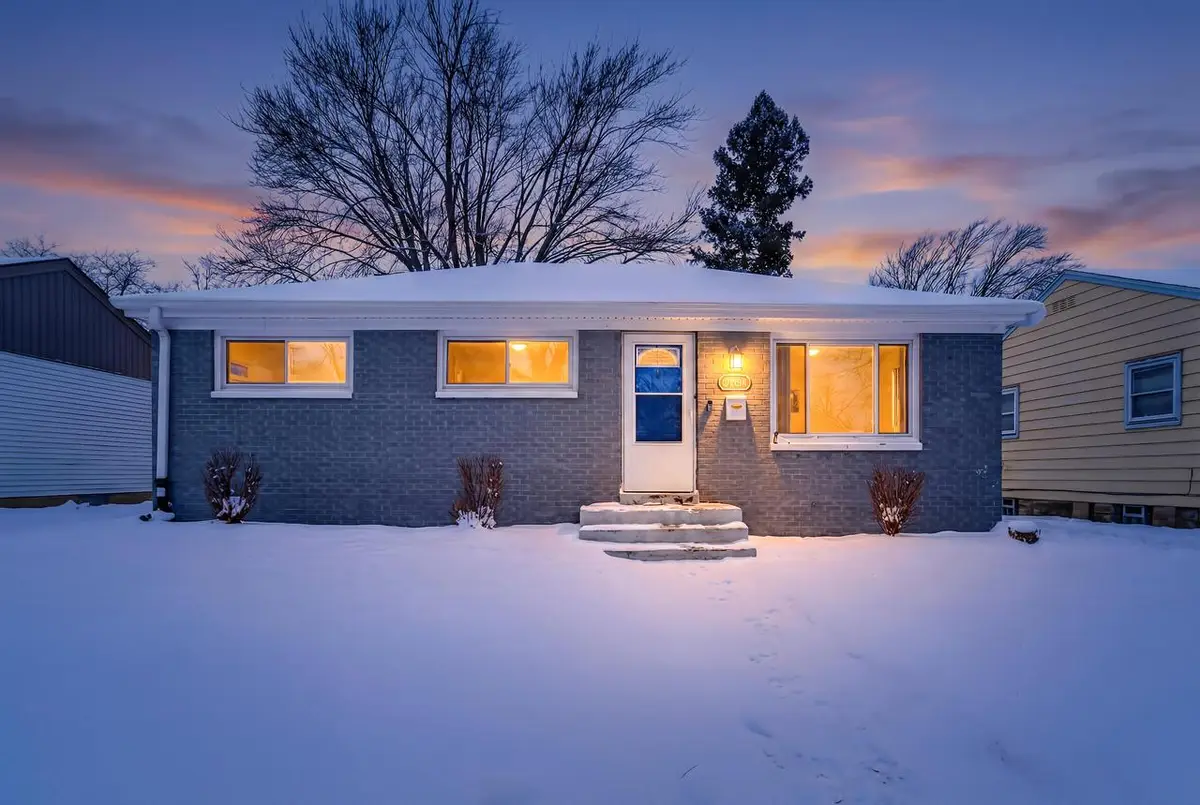 8136 W Sheridan AVENUE, Milwaukee, WI 53218 - Image #1