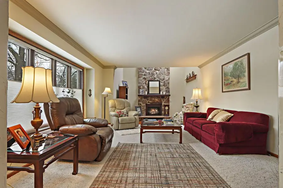 433 Robins RUN, Burlington, WI 53105 - Image #2