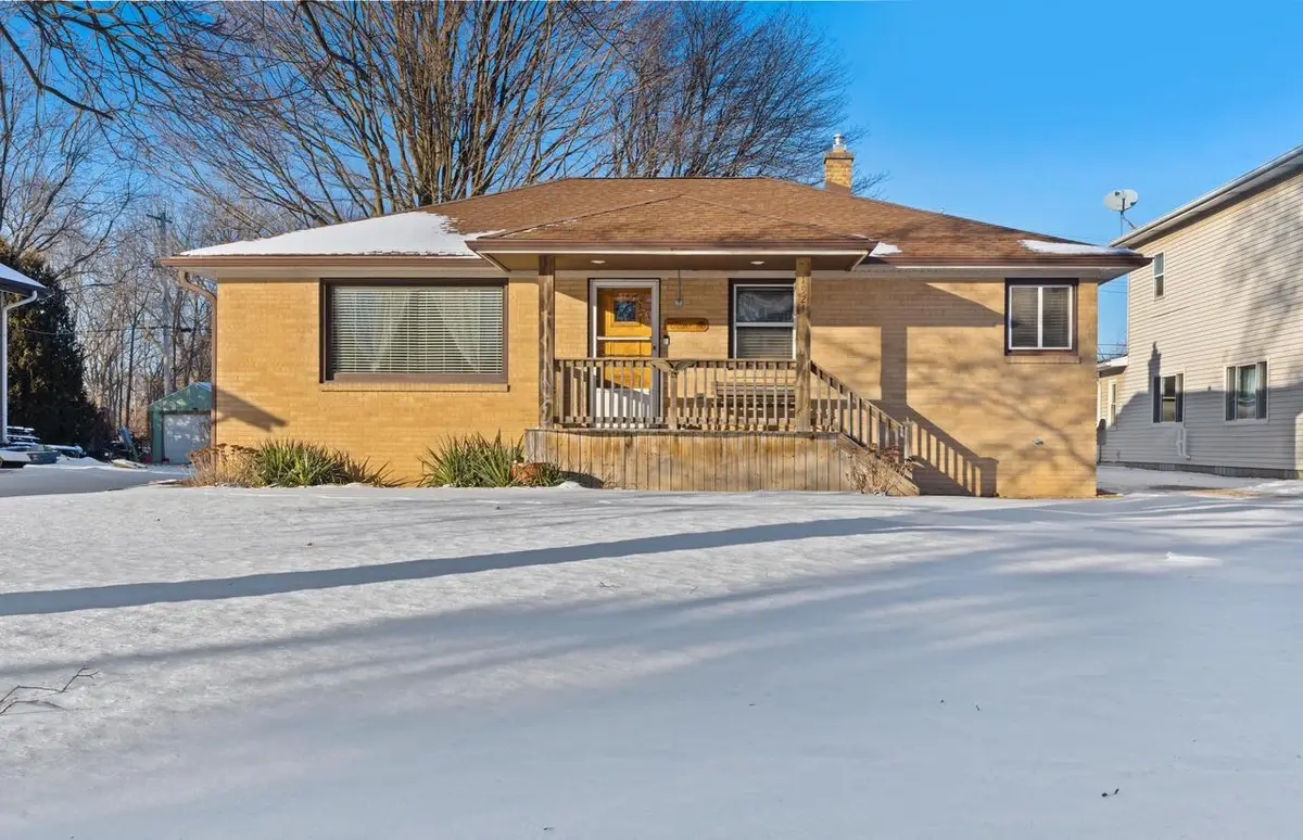1924 Johnson AVENUE, Racine, WI 53402 - Image #1