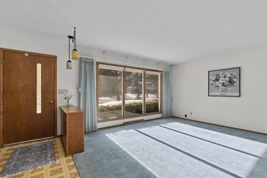 8824 W Dosie AVENUE, Greenfield, WI 53228 - Image #3