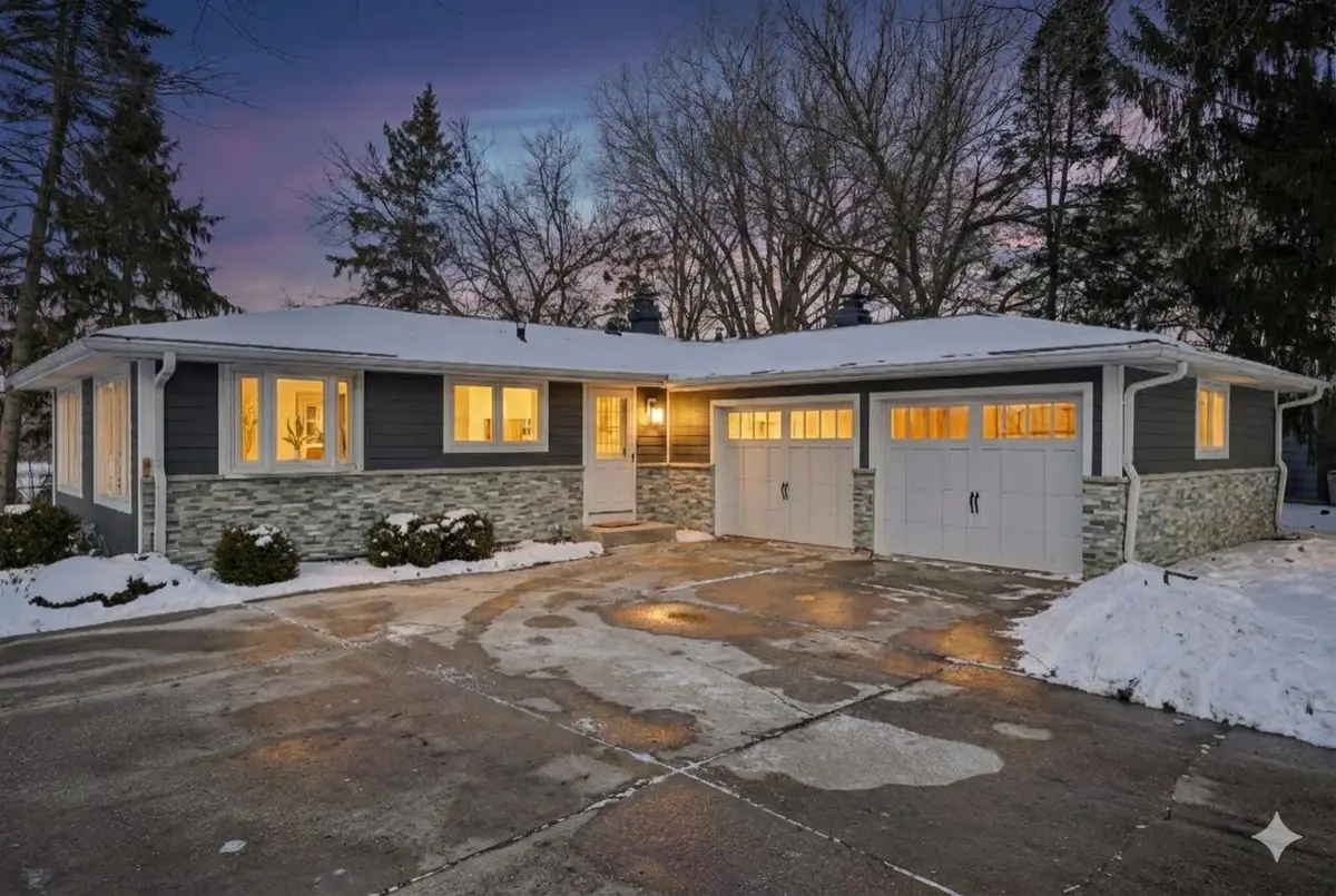 293 Meadowside COURT, Pewaukee, WI 53072 - Image #1