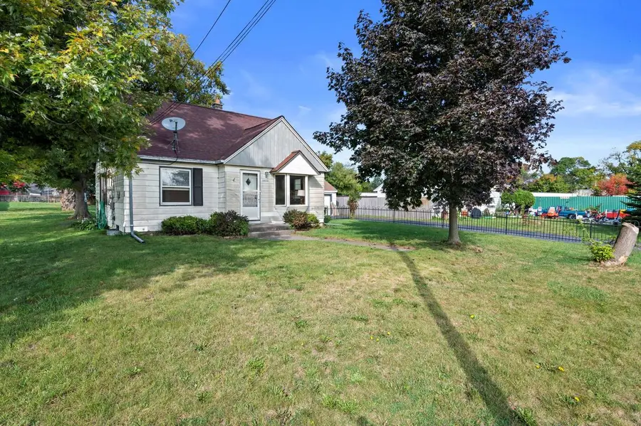 8720 W Kaul AVENUE, Milwaukee, WI 53225 - Image #2