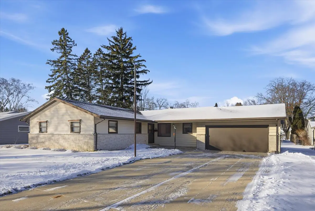 W64N393 Madison AVENUE, Cedarburg, WI 53012 - Image #1