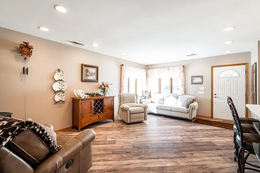 372 Hartford SQUARE #6, Hartford, WI 53027 - #3