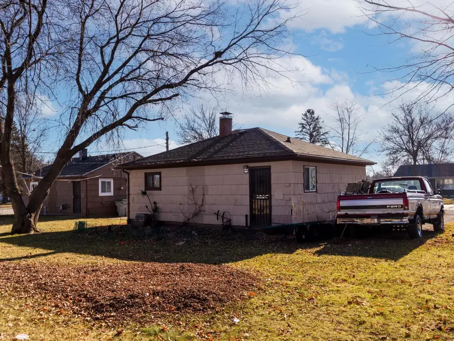 6012 W Carmen AVENUE, Milwaukee, WI 53218 - Image #3