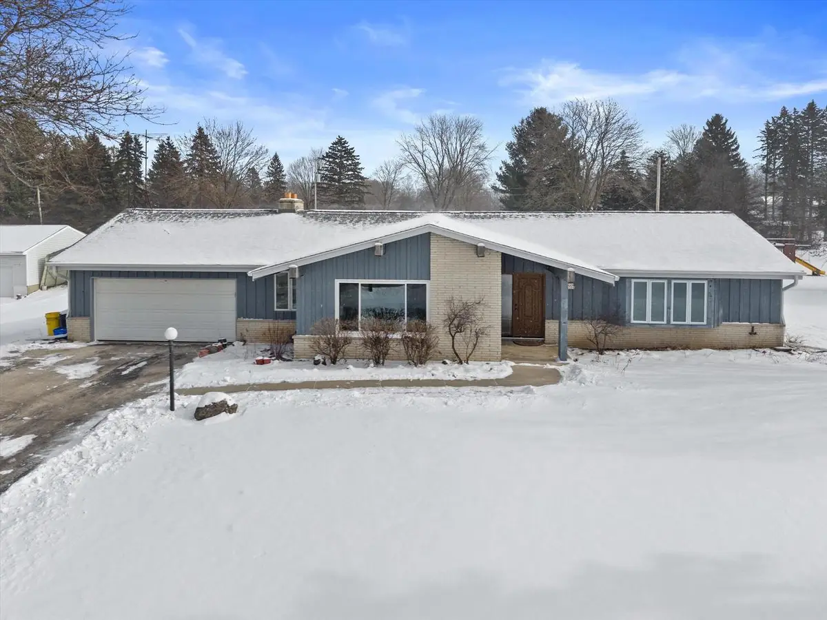 W226N8304 Friess PLACE, Lisbon, WI 53089 - #1