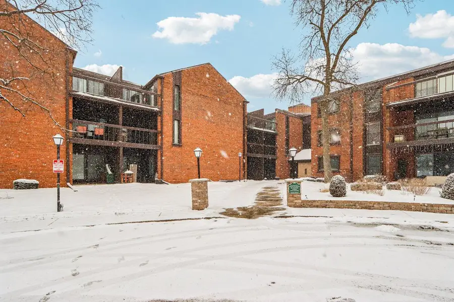 5200 S Tuckaway BOULEVARD #107A, Greenfield, WI 53221 - #3