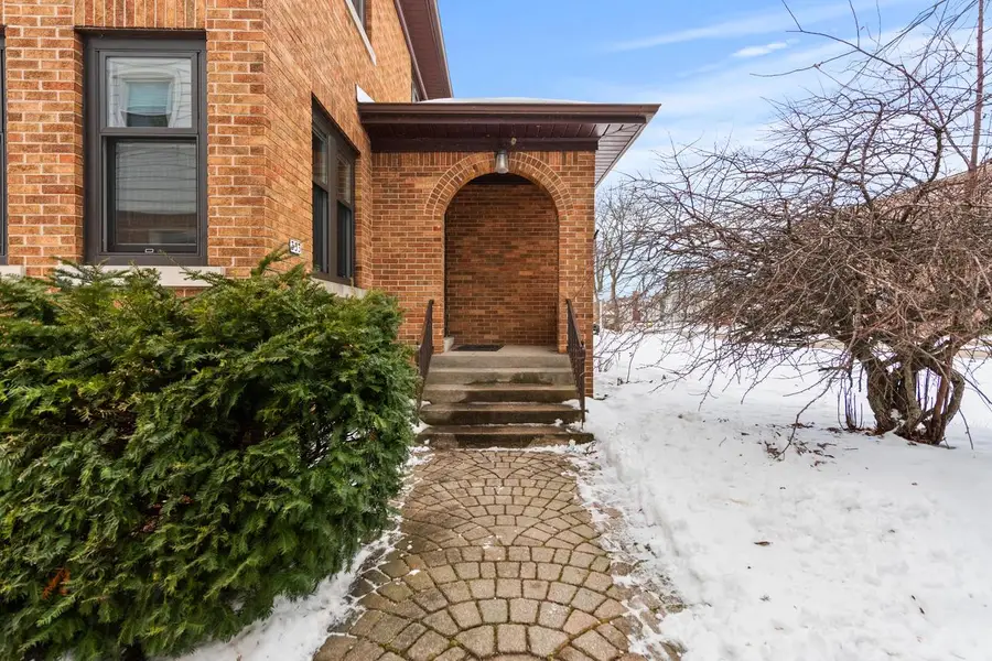 333 E Day AVENUE, Whitefish Bay, WI 53217 - Image #2