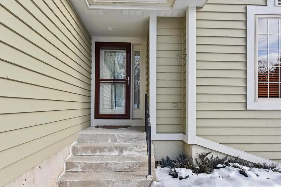 215 Endfield CIRCLE, Waukesha, WI 53186 - Image #2