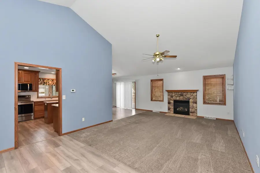 215 Endfield CIRCLE, Waukesha, WI 53186 - Image #3