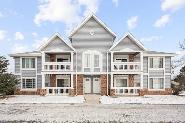 3640 E Barbara COURT #202, Oak Creek, WI 53154