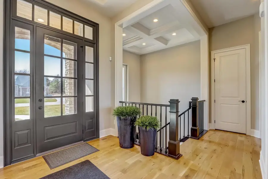 W289S5532 White Pine COURT, Waukesha, WI 53189 - Image #2