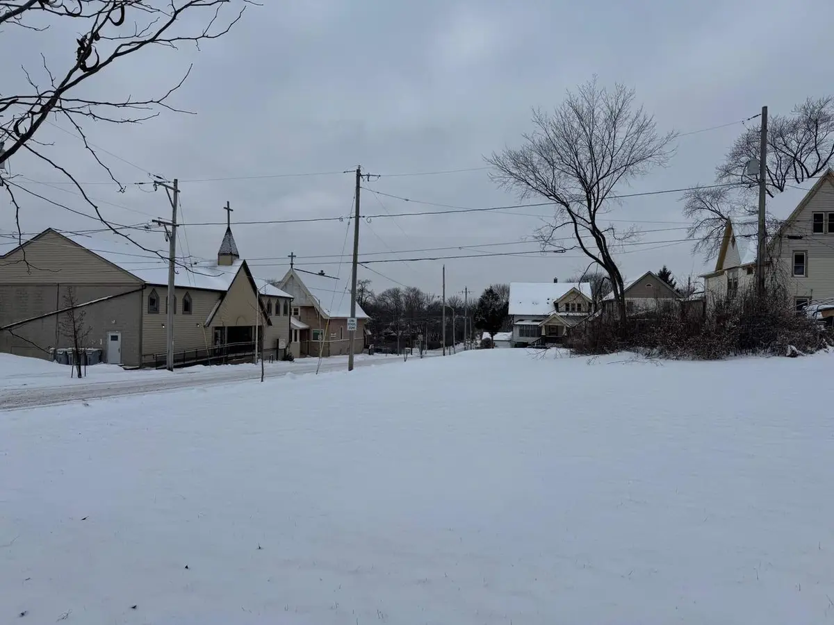 2401 N RICHARDS STREET, Milwaukee, WI 53212 - #1