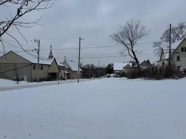 2401 N RICHARDS STREET, Milwaukee, WI 53212