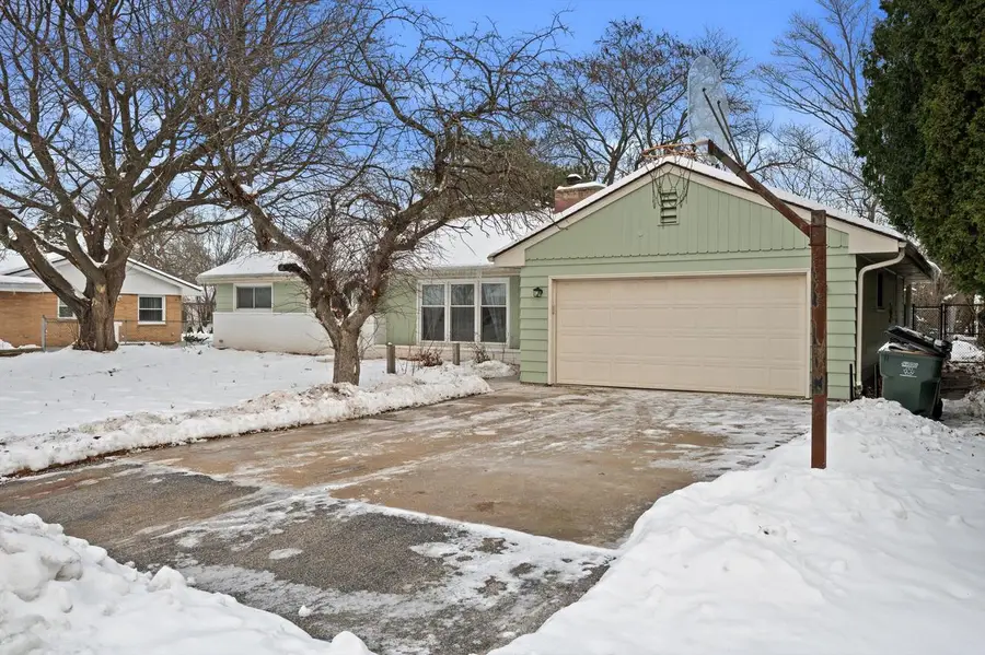 7216 N Mohawk AVENUE, Milwaukee, WI 53217 - Image #2