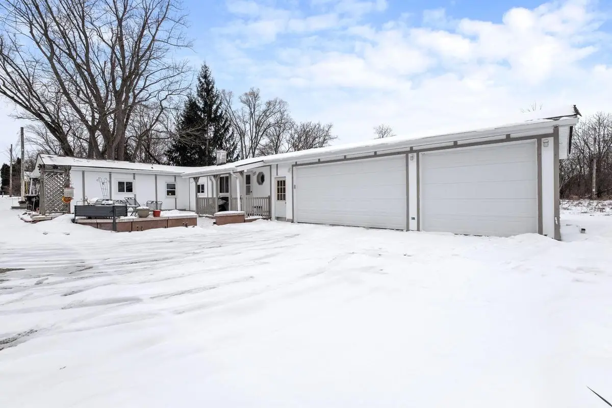 6151 S Miller LANE, New Berlin, WI 53146 - Image #1