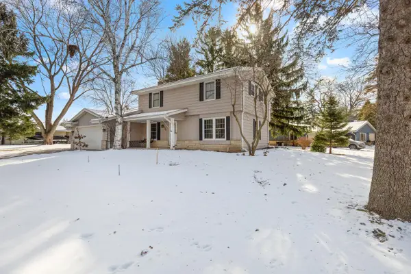139 Debbie COURT, Waukesha, WI 53189