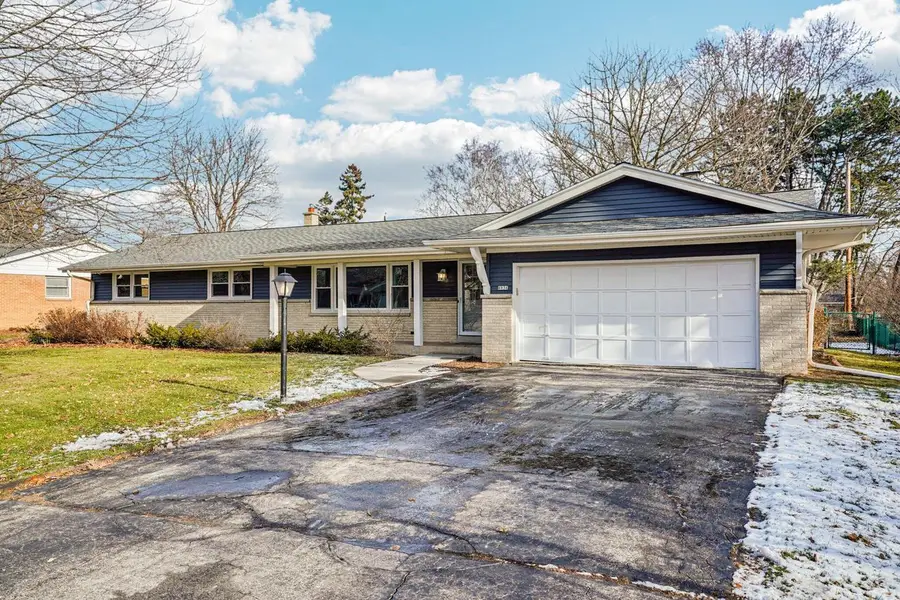 6936 N Braeburn LANE, Glendale, WI 53209 - Image #2