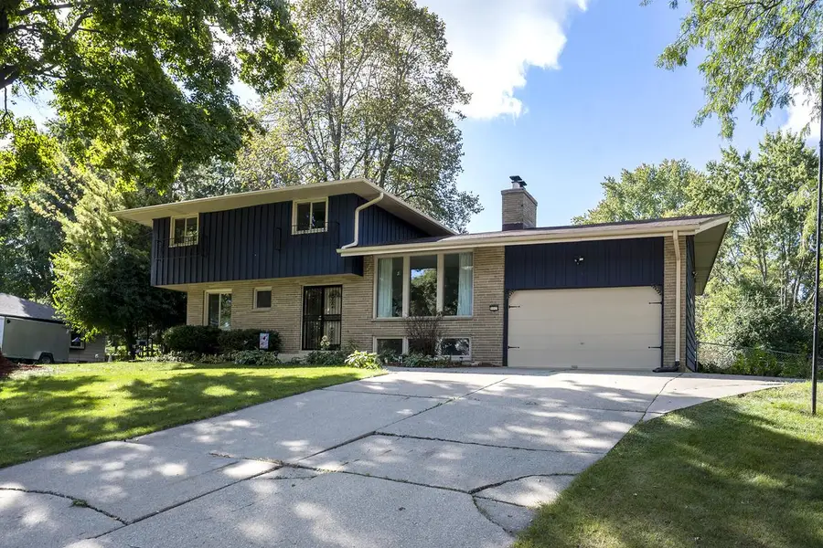 5005 S Menard DRIVE, New Berlin, WI 53151 - #2
