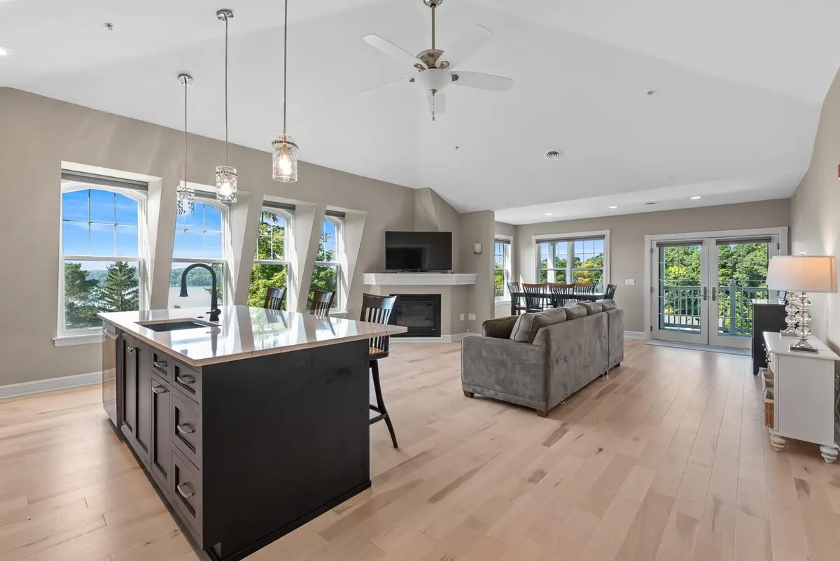 279 Victorian Village DRIVE #40, Elkhart Lake, WI 53020 - #1