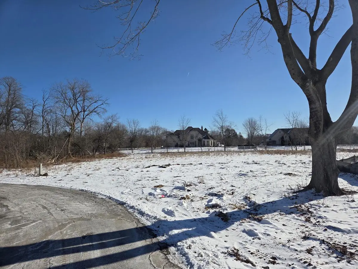 10506 N PINE TREE CIRCLE, Mequon, WI 53092 - Image #1