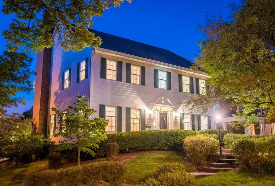 8328 W Wisconsin AVENUE, Wauwatosa, WI 53213 - #2