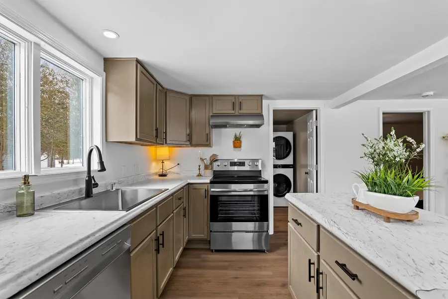 331 E Washington AVENUE, Cleveland, WI 53015 - Image #2