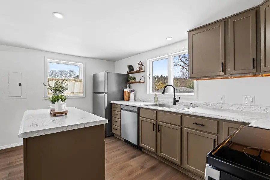 331 E Washington AVENUE, Cleveland, WI 53015 - Image #3