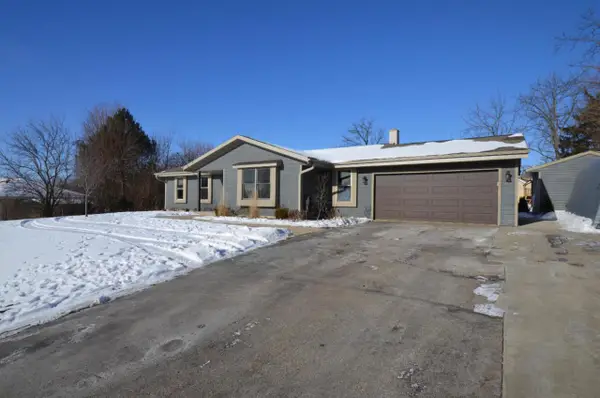 421 Meadow LANE, Eagle, WI 53119