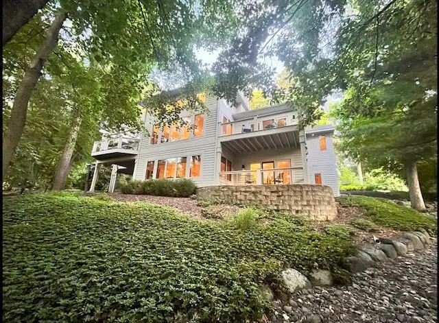 410 Deerpath W, Fontana, WI 53125 - #1