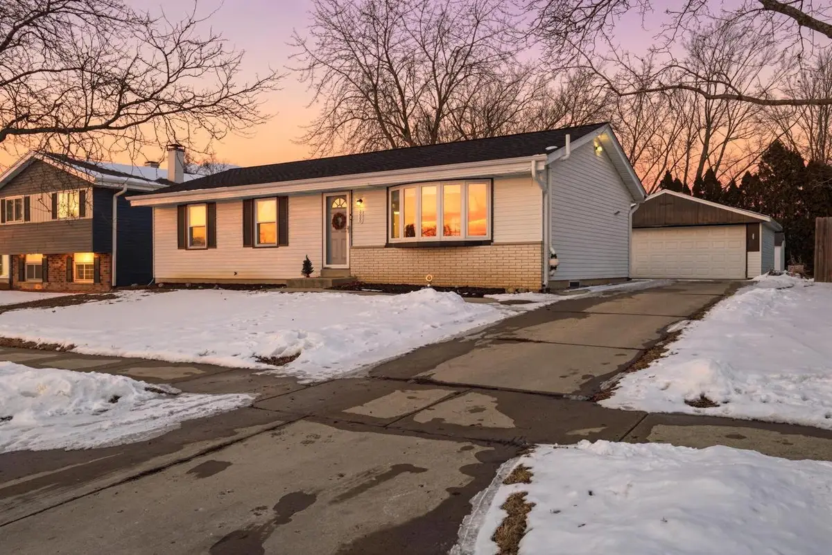 3060 E Stonefield DRIVE, Oak Creek, WI 53154 - #1