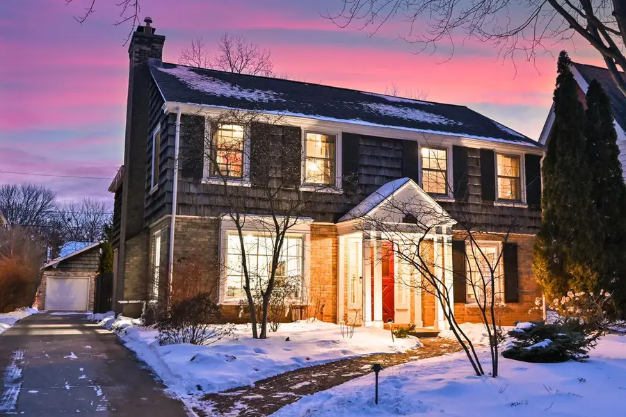 927 E Lexington BOULEVARD, Whitefish Bay, WI 53217 - Image #2