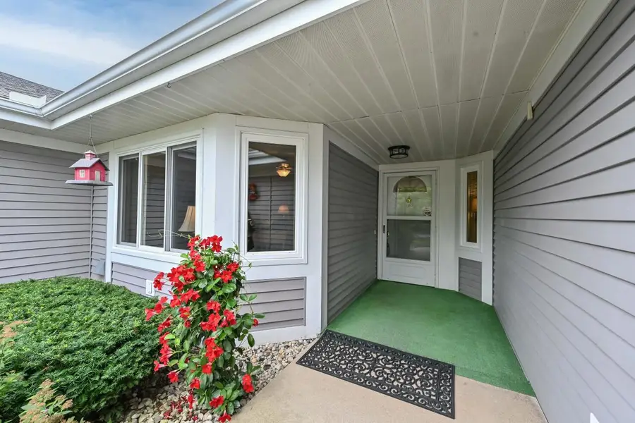 7213 W Mequon Square DRIVE, Mequon, WI 53092 - Image #2