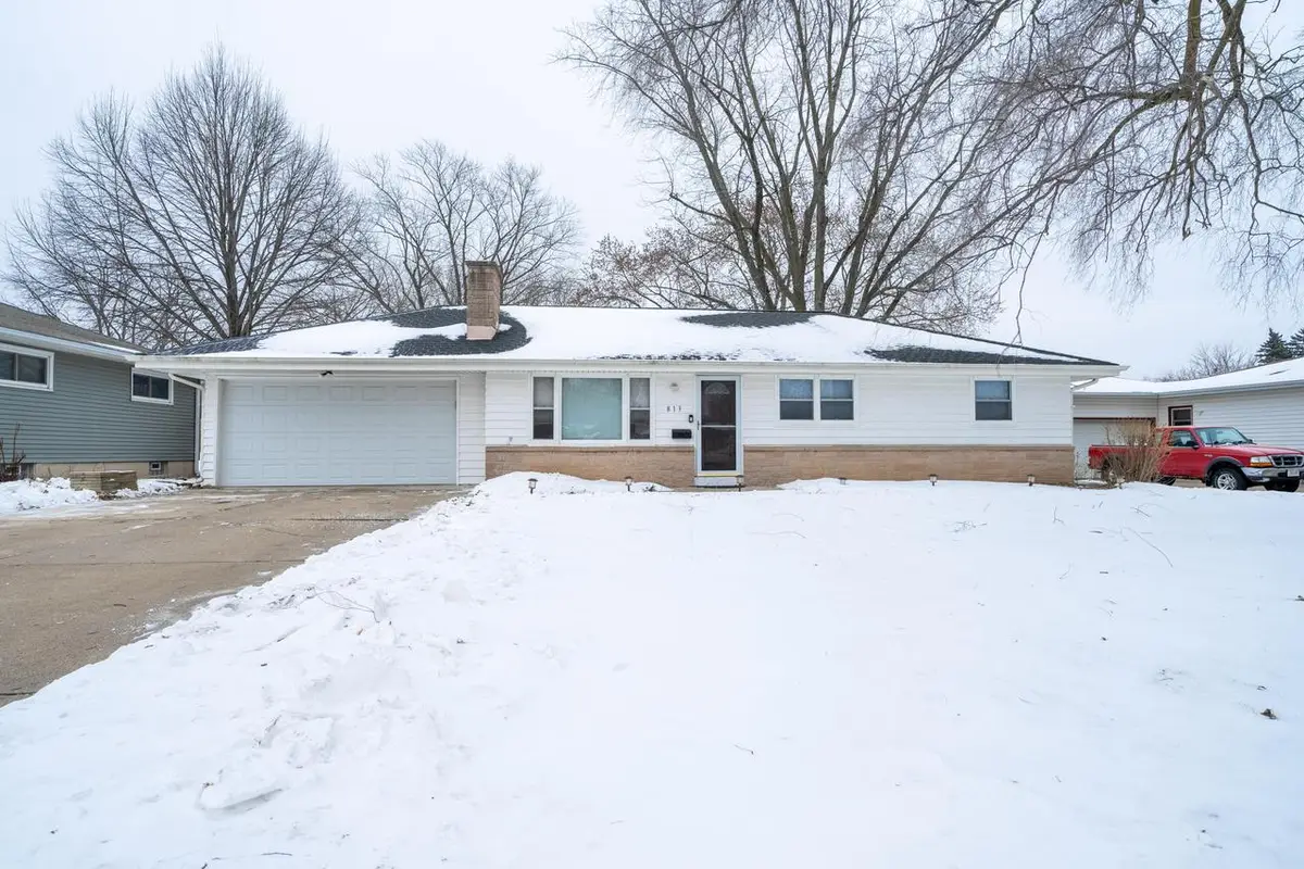 813 N Moreland BOULEVARD, Waukesha, WI 53188 - Image #1