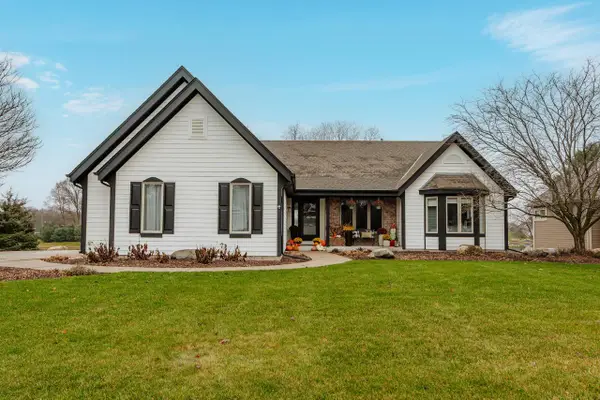 337 Sand Hill LANE, Dousman, WI 53118