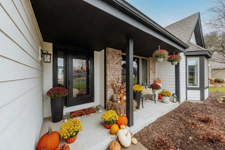 337 Sand Hill LANE, Dousman, WI 53118 - Image #2