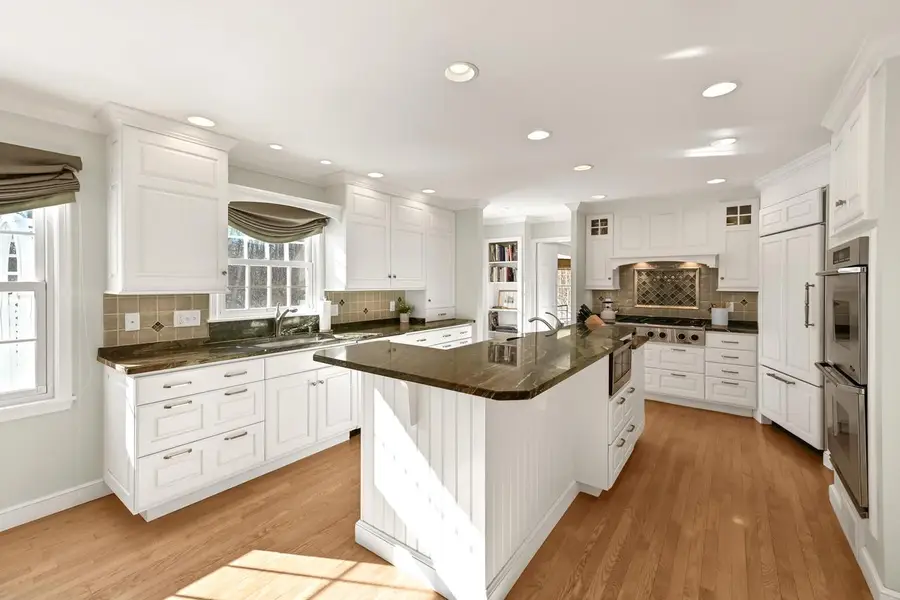 2305 W County Line ROAD, Milwaukee, WI 53217 - Image #3