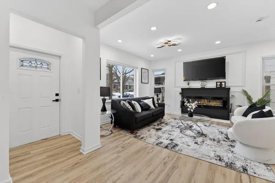 445 N 39th STREET, Milwaukee, WI 53208 - #3