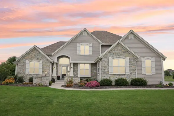 1609 Whistling Hill CIRCLE, Hartland, WI 53029