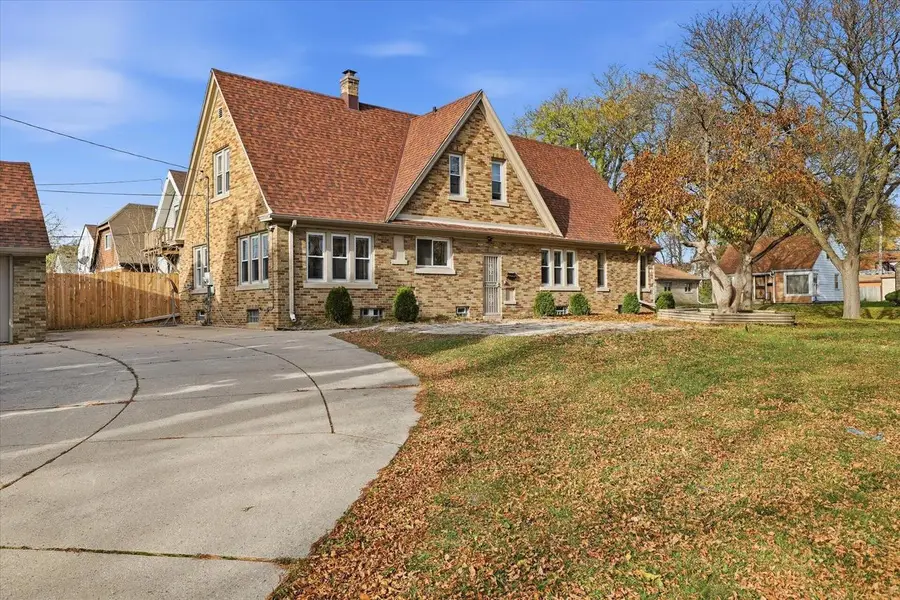 4709 W Leon TERRACE, Milwaukee, WI 53216 - #2