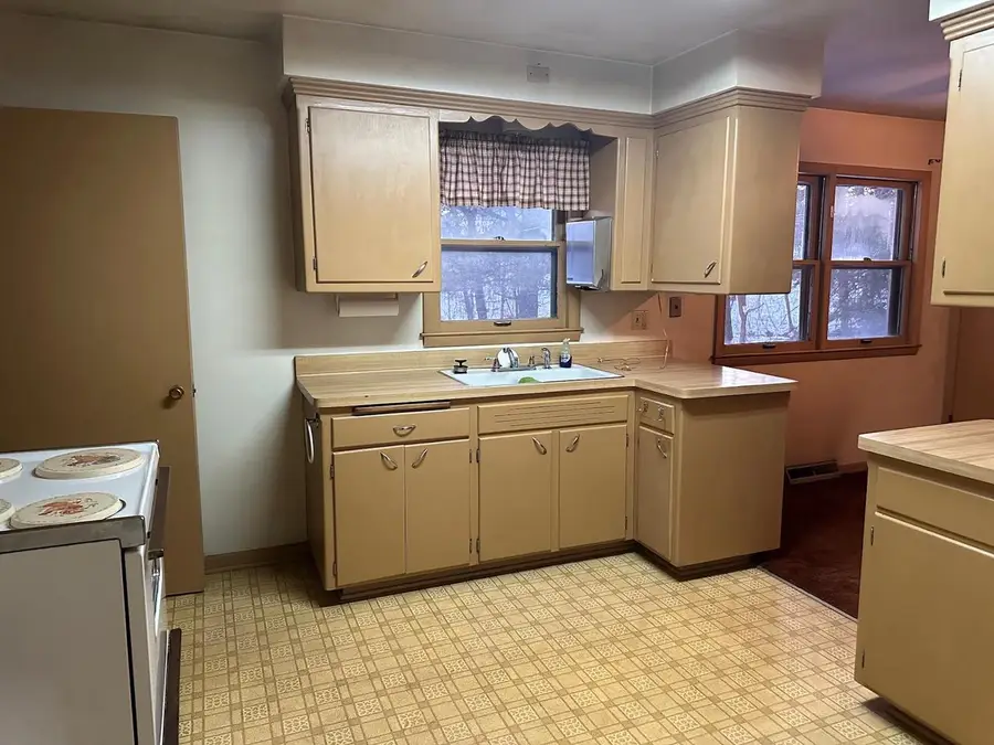 12725 W Nicolet AVENUE, New Berlin, WI 53151 - #3