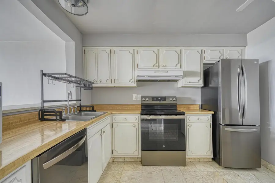 2525 S Shore DRIVE #22B, Milwaukee, WI 53207 - #3