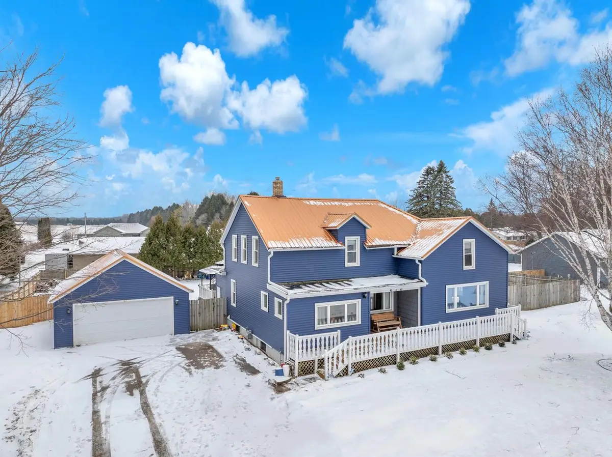 615 E Washington AVENUE, Cleveland, WI 53015 - Image #1