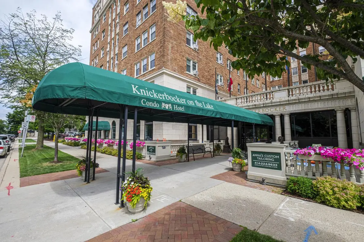 1028 E Juneau AVENUE #812, Milwaukee, WI 53202 - #1